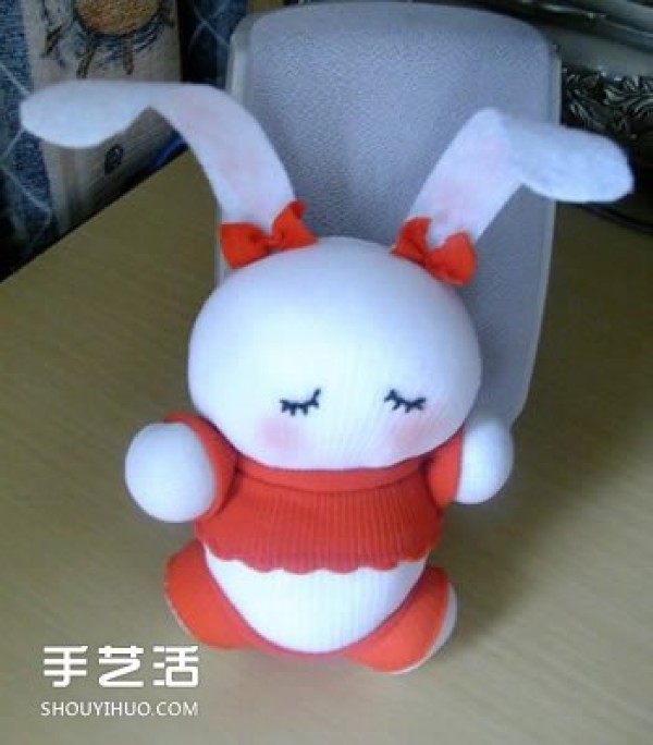 How to make a rabbit with socks, step by step instructions for making a sock doll and rabbit