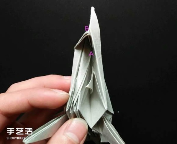 Super complex origami shark illustration, detailed steps for folding a three-dimensional shark