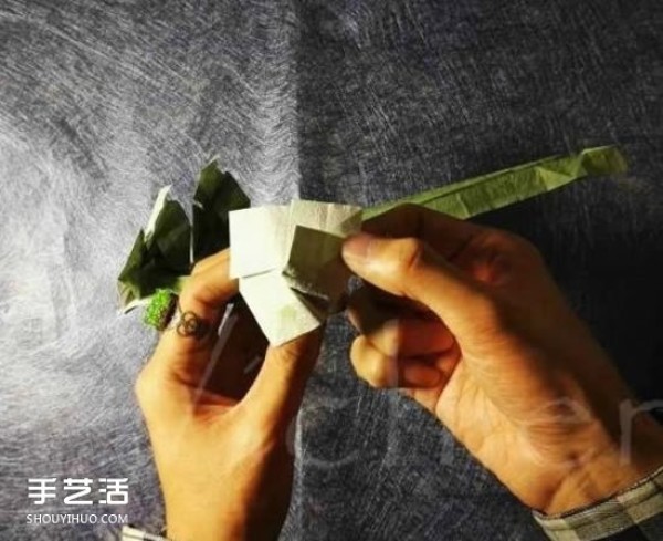 Sansheng Rose Origami Illustration: Fold Three Roses from One Piece of Paper