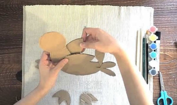 Kindergarten cardboard waste is used to make a colorful bird by hand