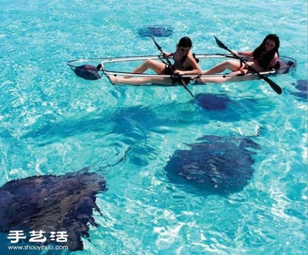 The fully transparent canoe design allows you to see the beautiful scenery of the seabed at a glance