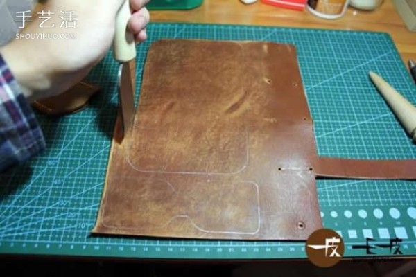 Handmade leather key bag making tutorial DIY key bag tutorial illustration