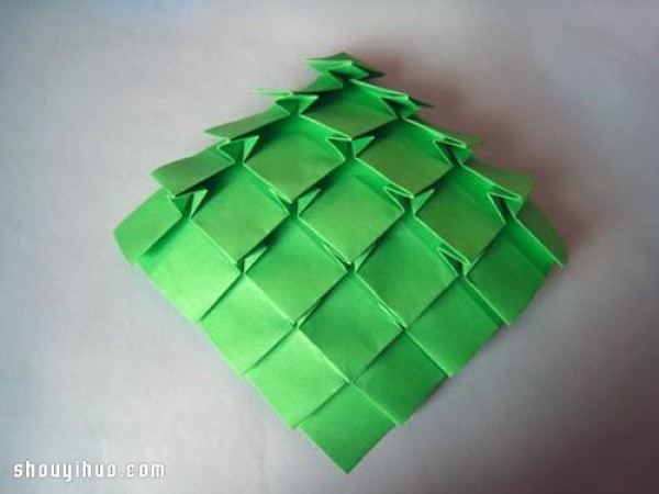 One piece of paper origami three-dimensional Christmas tree handmade DIY illustrated tutorial