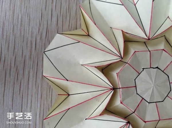 Illustrated tutorial on how to fold an eight-petal flower, steps in the process of origami an eight-petal flower