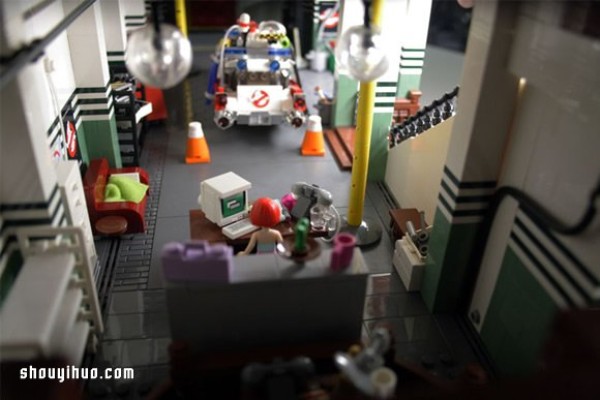 Lego Gundam builds a super-realistic "Ghostbusters" headquarters model