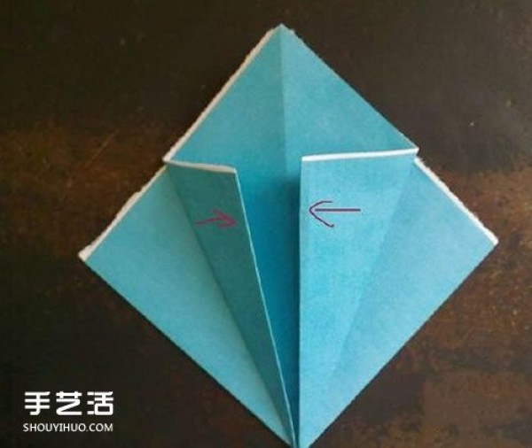 Origami carnation step by step illustration, the folding method of carnation is simple and easy to learn