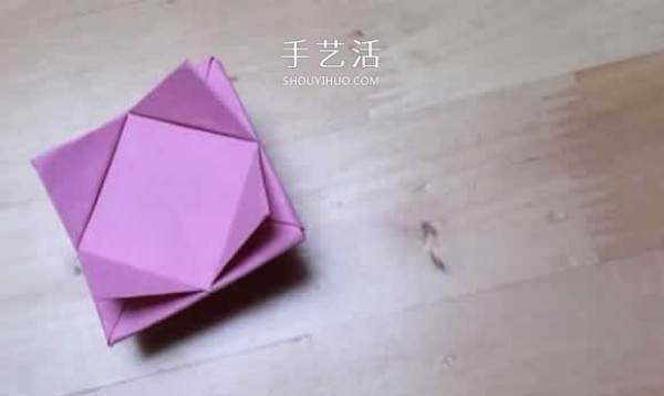 How to fold a spinning paper top with a simple flower-shaped top origami tutorial