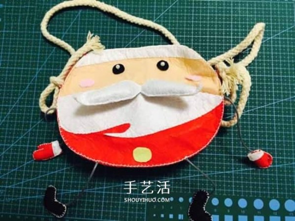 How to make a Santa bag with a non-woven fabric and a cartoon Christmas bag