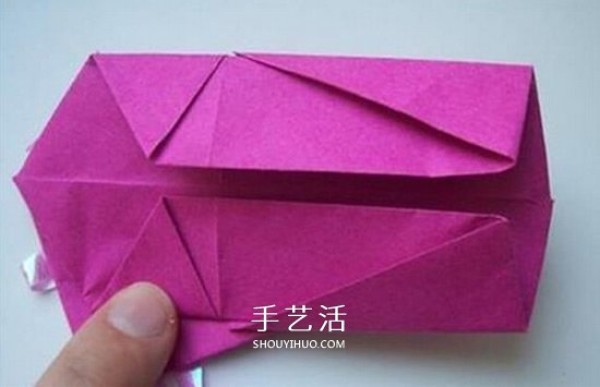 Simple shoe folding method illustrates how to fold womens paper shoes