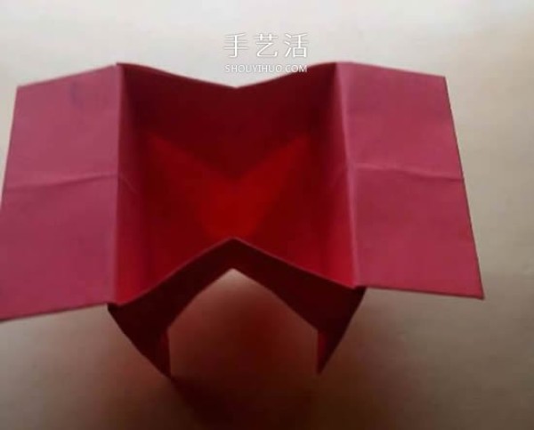 Childrens simple origami box tutorial: Illustration of the folding method of a tripod-shaped paper box