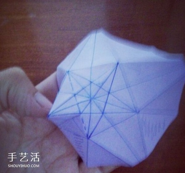 A star origami illustration that is difficult to fold a complex three-dimensional five-pointed star