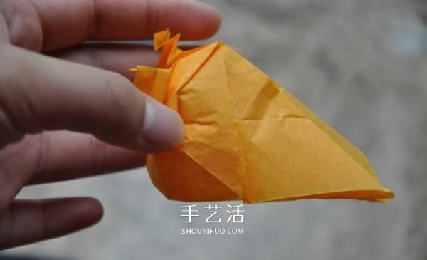 Steps to make origami big yellow duck, illustrations of how to fold a yellow duck