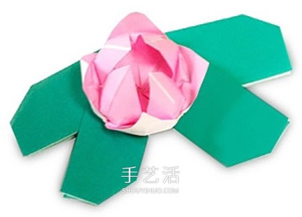 A simple origami method of lotus with illustrations of folding methods of flowers and leaves