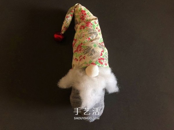 Illustrated Tutorial on Handmade Christmas Gnome in Socks