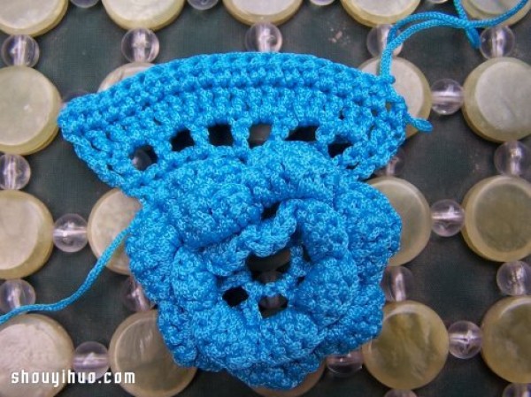 Illustrated tutorial on crocheting sandals with detailed steps