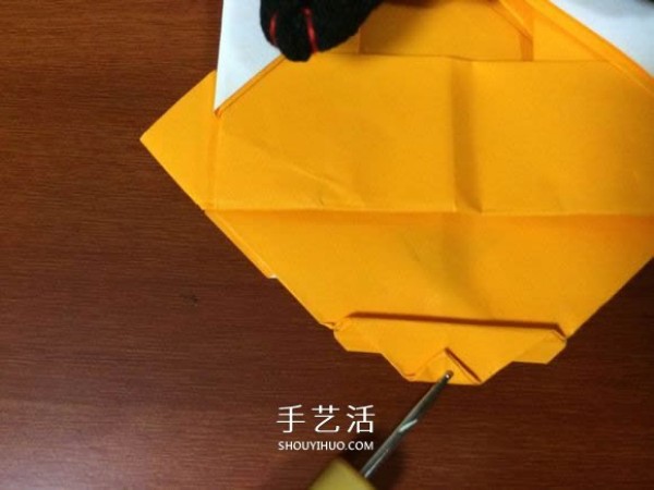 How to fold a complex three-dimensional sports car with detailed steps of origami sports car