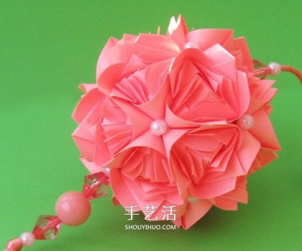 The folding tutorial of combining roses can also make a rose ball