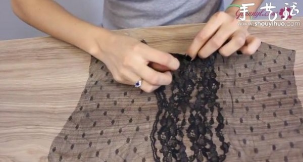 T-shirt transformation: sexy backless lace T-shirt DIY