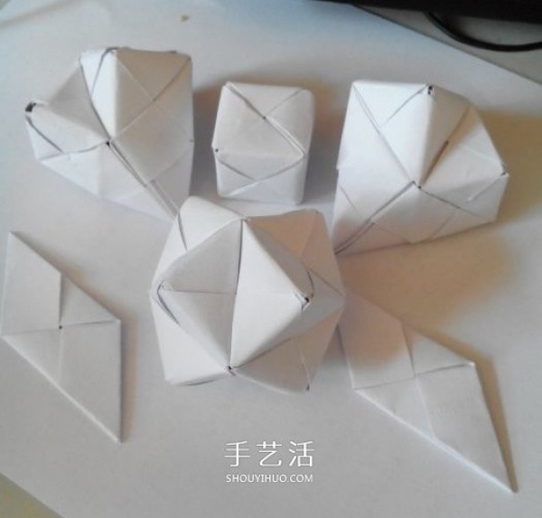 Illustration of folding a multi-faceted cube, step-by-step diagram of origami cube