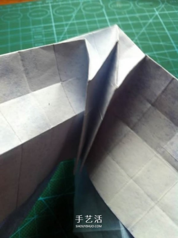 Naoyuki Tanitas origami tutorial, illustrations of how to fold a cute tissue box