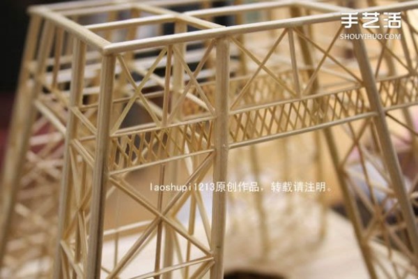 A detailed illustrated tutorial on making a model of the Eiffel Tower using chopsticks and bamboo skewers