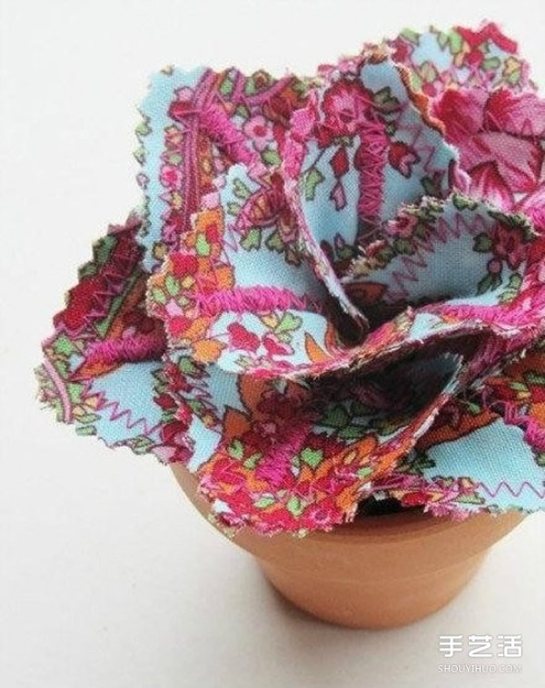 The pictures of beautiful handmade cloth flowers are beautiful and easy to care for