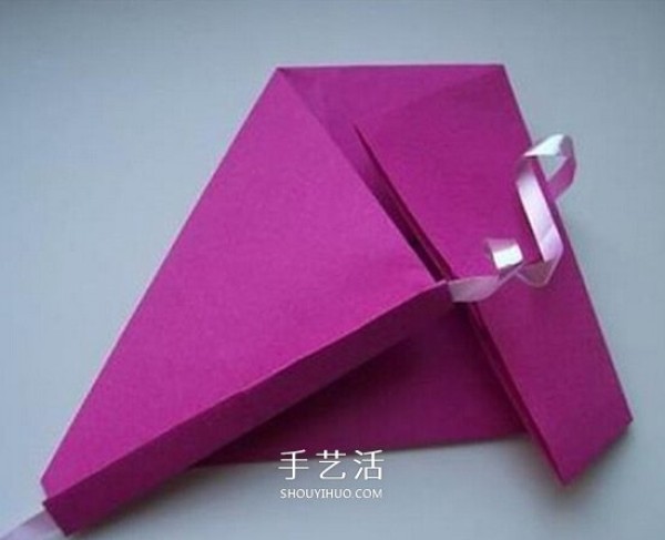 Simple shoe folding method illustrates how to fold womens paper shoes