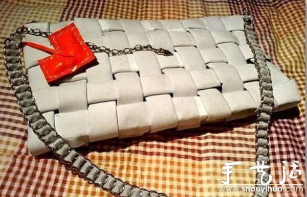 DIY method of using old clothes to make beautiful bags