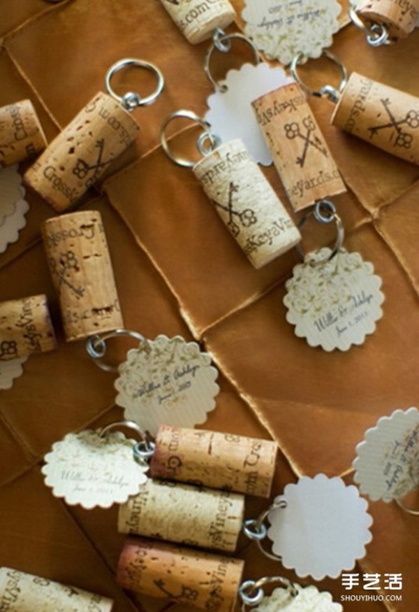 DIY cork stopper handmade pictures from red wine bottle stopper waste