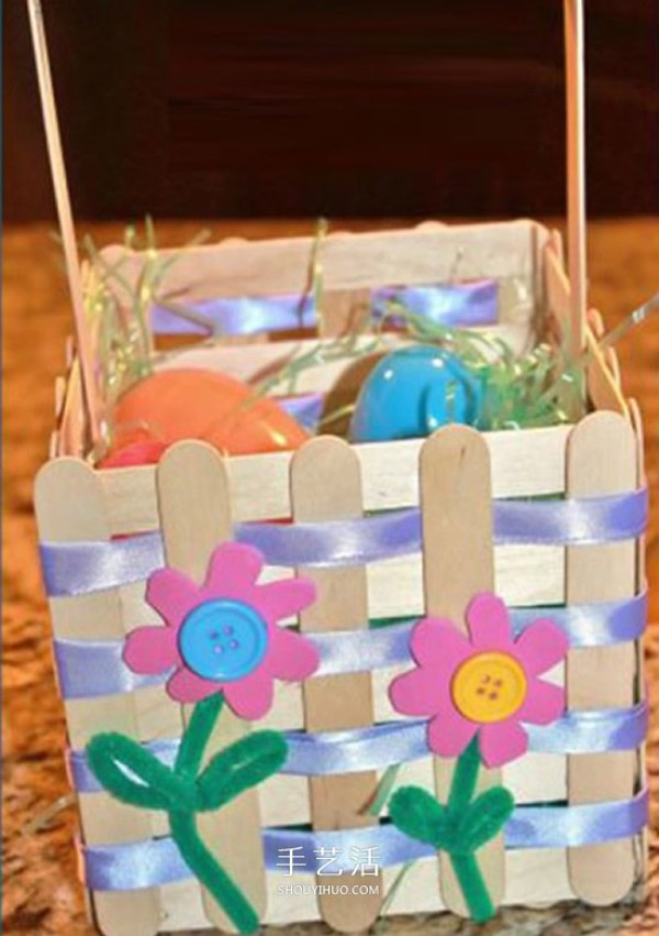 How to use ice cream sticks to make storage baskets. Illustrations of childrens homemade small baskets.