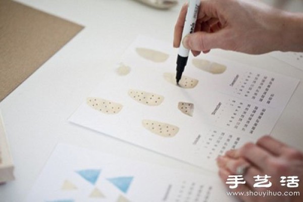 Use the rubber stamp principle to DIY a beautiful and fresh calendar by hand