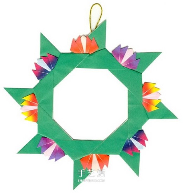 Illustrations of how to make beautiful wreaths with triangle inserts using triangle inserts