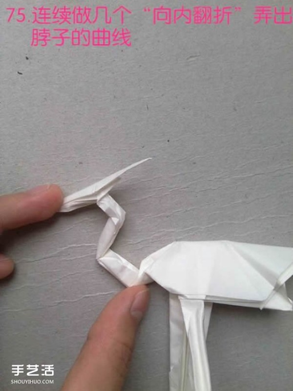 How to fold paper egrets with detailed illustrations of steps for folding three-dimensional egrets