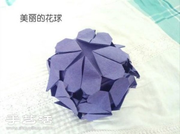 Handmade origami to make a hexahedral flower ball with a heart-shaped pattern