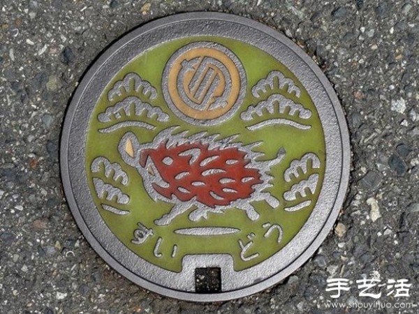 Japanese street creative manhole cover DIY design