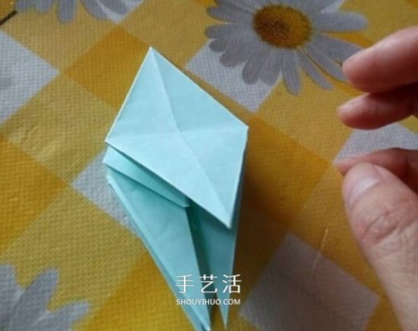 How to Fold Lily Flowers Illustrated Tutorial Process Steps of Origami Lily