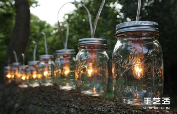 Use glass jar waste to make a small Christmas romantic mood lamp