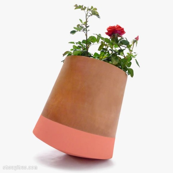 Voltasol A tumbler flower pot that rotates with the sun! 