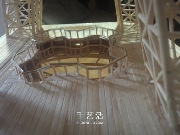 Detailed illustrated tutorial on hand-made Eiffel Tower model with bamboo sticks