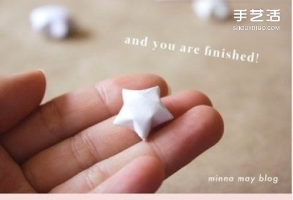 Illustrations on how to fold three-dimensional stars, fill them in glass jars and give them to your loved ones