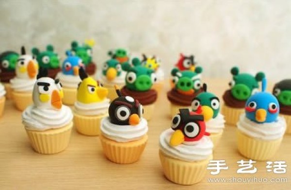 Polymer clay to make a super realistic "Angry Birds" cake