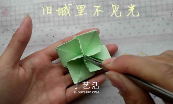 A tutorial on how to fold a diamond rose and a tutorial on how to fold a diamond rose