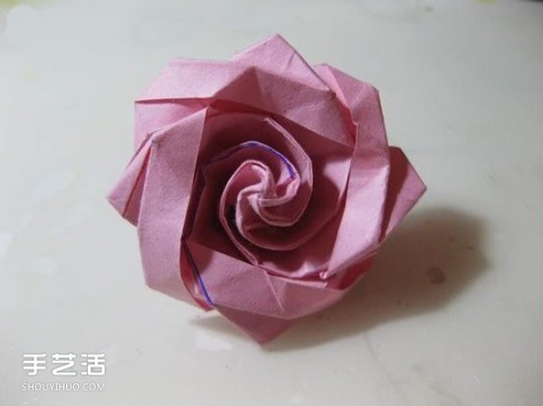 Illustration of how to fold ice cream roses, steps to fold ice cream roses by hand