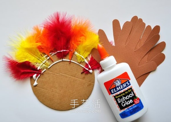 Tutorial on how to make a handmade Thanksgiving cardboard turkey for kindergarten