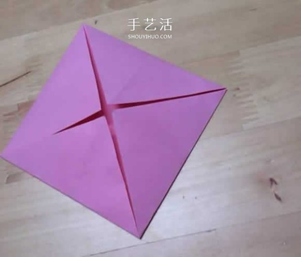 How to fold a spinning paper top with a simple flower-shaped top origami tutorial