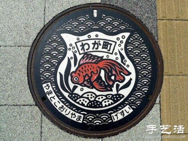 Japanese street creative manhole cover DIY design