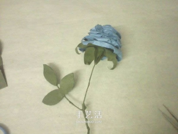 How to make origami roses with step-by-step instructions on how to fold 25-petal roses using hand-kneaded paper