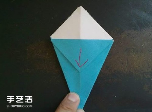 Origami carnation step by step illustration, the folding method of carnation is simple and easy to learn