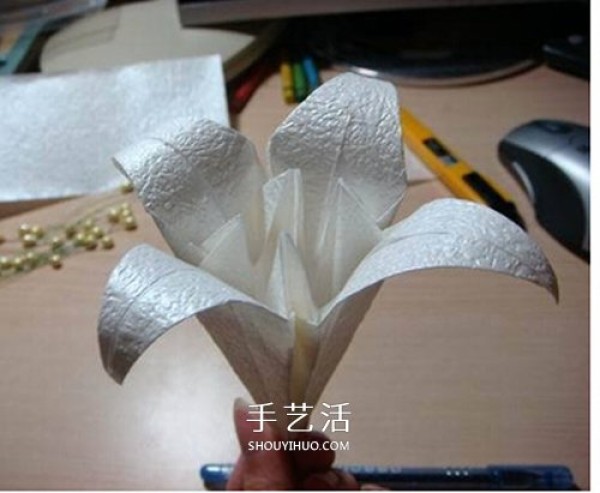 It means a hundred years of happy marriage! Illustration of how to fold beautiful paper lilies