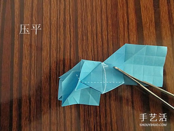 The origami method of the skull illustrates the process of folding the skull